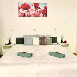  Apartamento Sweet Warm With Big Bed Near New York Cafe Free Coffee Hungría
